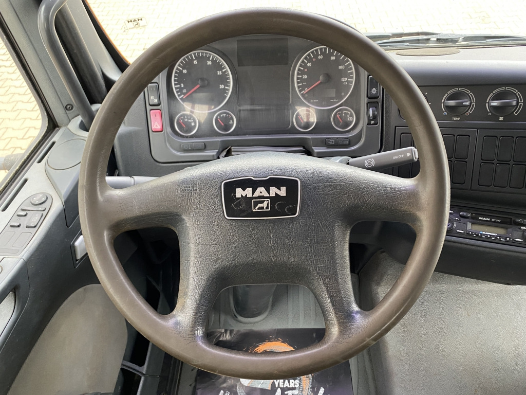 Vrachtwagen met open laadbak MAN TGL 8.210 4x2 BL