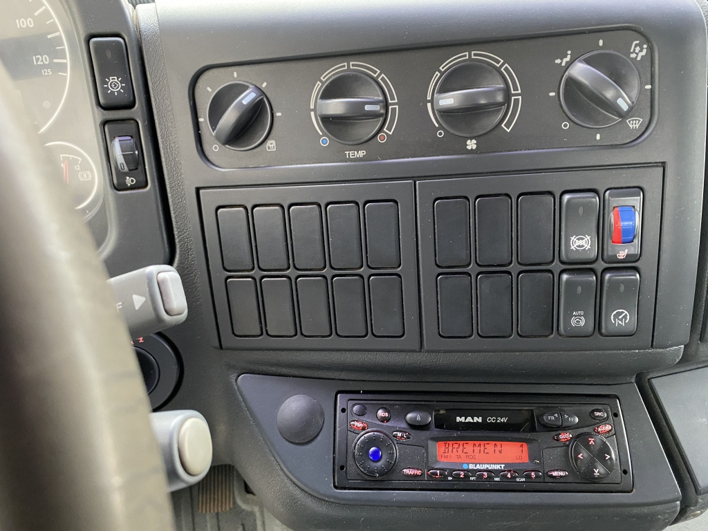 Vrachtwagen met open laadbak MAN TGL 8.210 4x2 BL