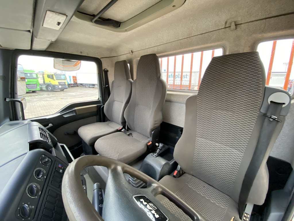 Vrachtwagen met open laadbak MAN TGL 8.210 4x2 BL