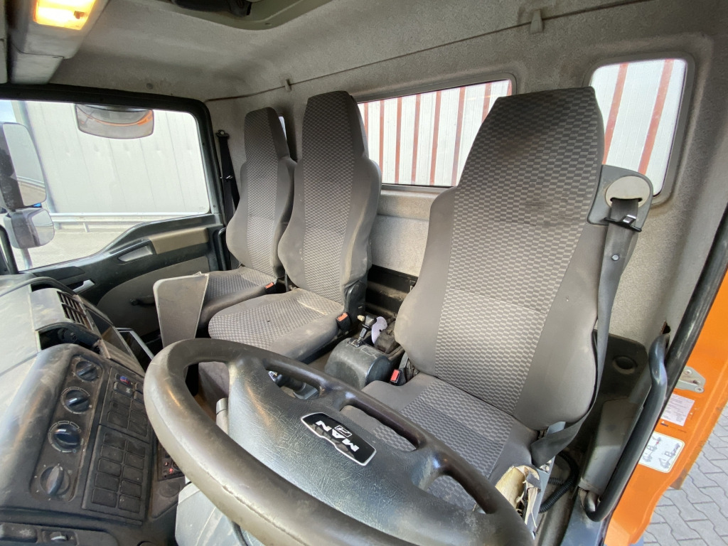 Vrachtwagen met open laadbak MAN TGL 8.210 4x2 BL