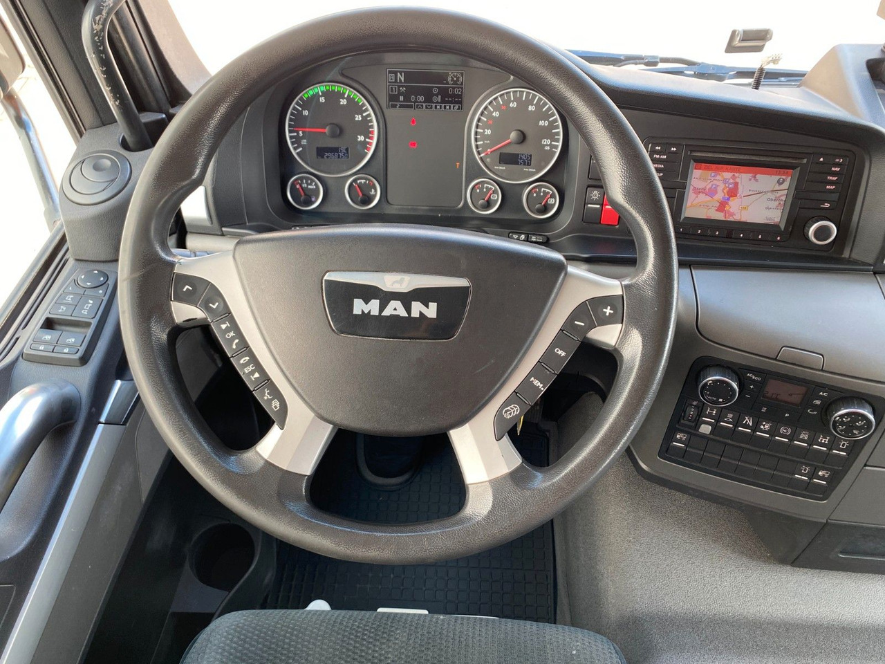 Vrachtwagen met open laadbak MAN TGM 15.290 DOKA|Atlas AK 75,2*Funk*4x Sitze*Navi