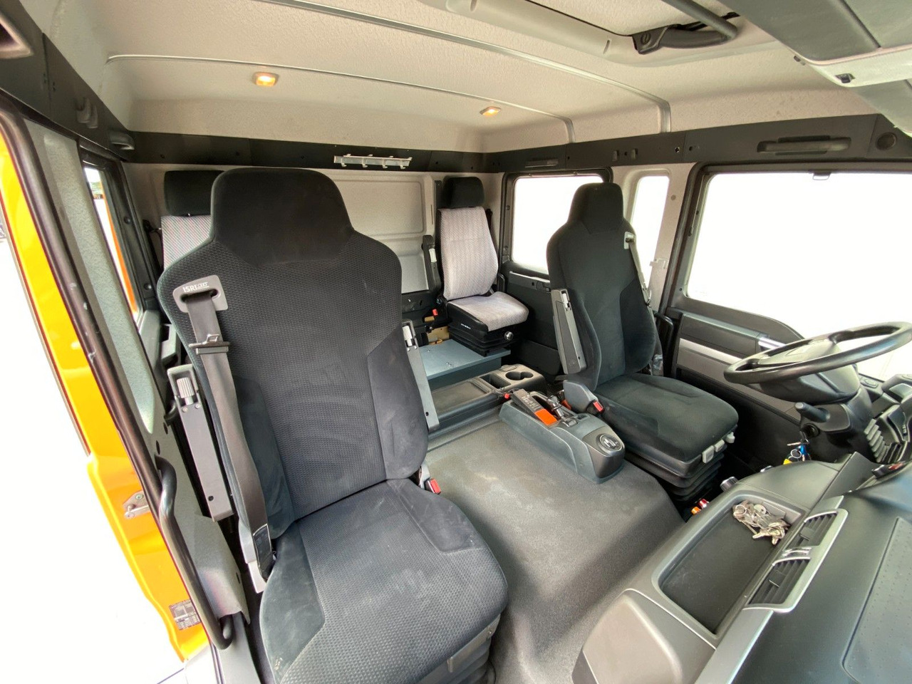 Vrachtwagen met open laadbak MAN TGM 15.290 DOKA|Atlas AK 75,2*Funk*4x Sitze*Navi
