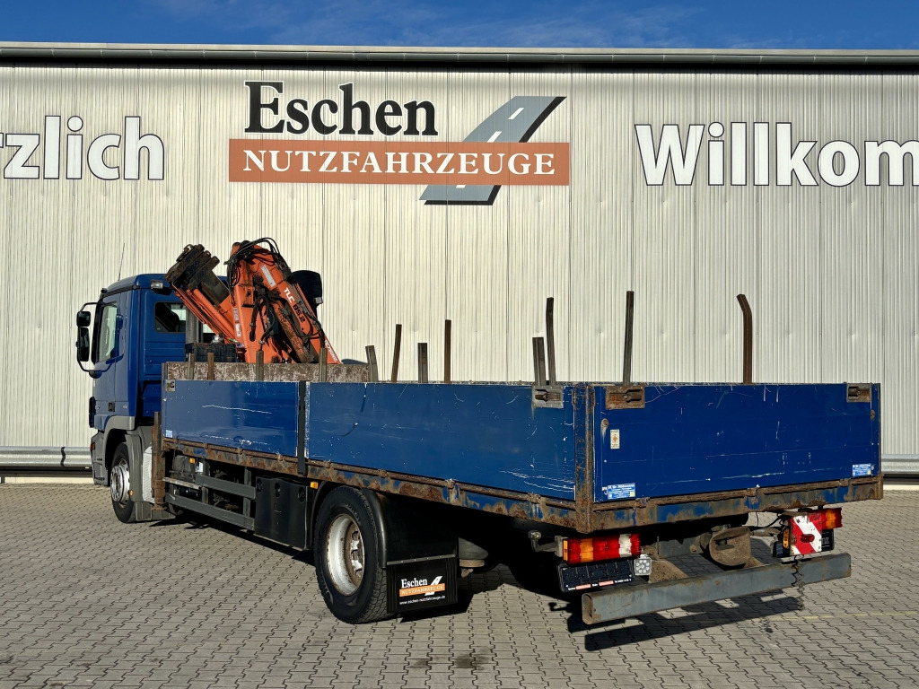 Vrachtwagen met open laadbak Mercedes-Benz 1832 L / Terex 85.2-A3 Faltkran