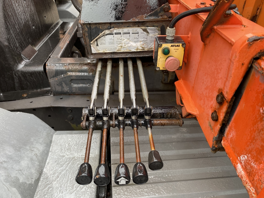 Vrachtwagen met open laadbak Mercedes-Benz 815 / Atlas-Faltkran