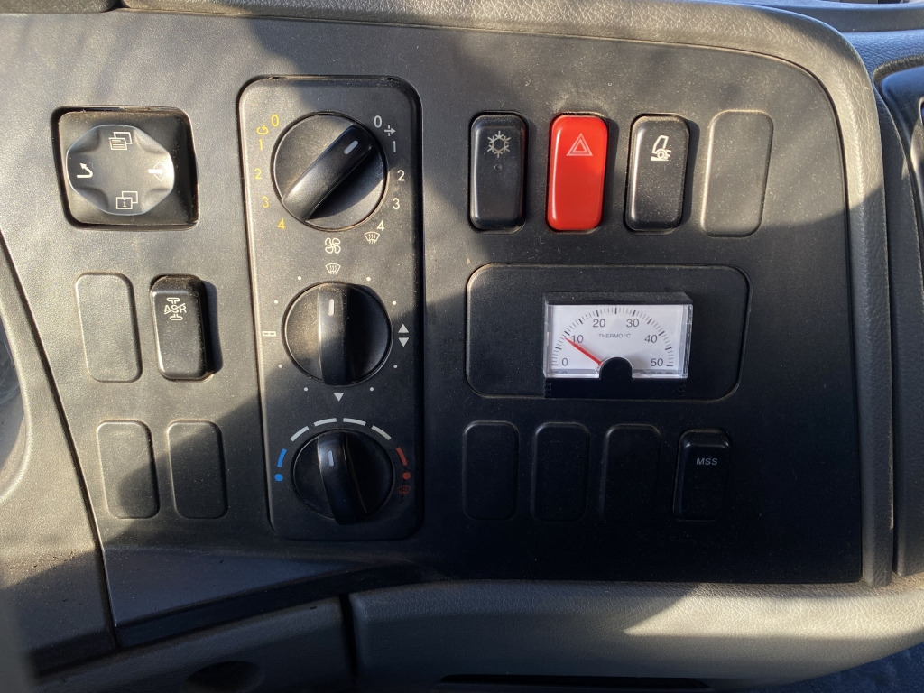 Vrachtwagen met open laadbak Mercedes-Benz 818 Atego