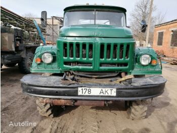 Vrachtwagen met open laadbak ZIL 131