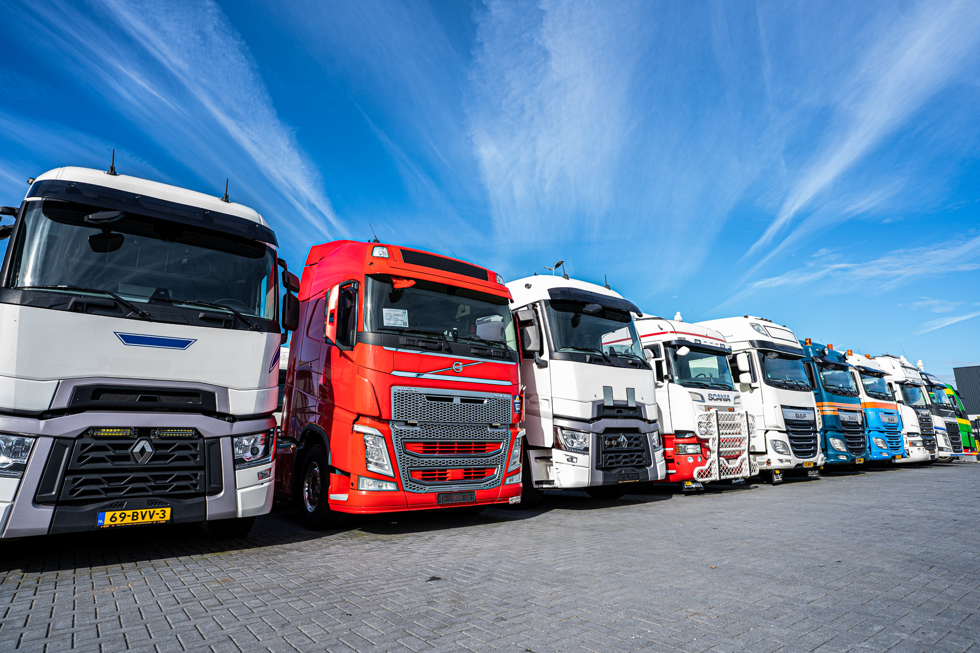 LVS Used TRUCKS - Vrachtwagens undefined: afbeelding 1