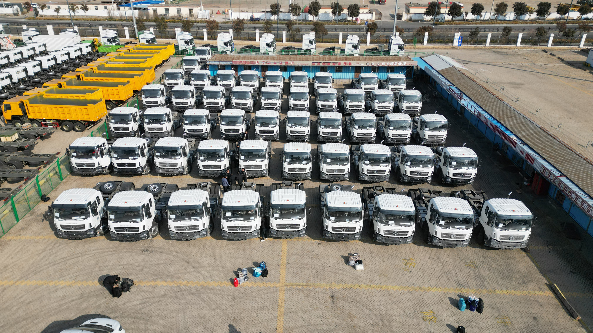 Qingdao Higher Weight Trade Co. LTD - Vrachtwagens SINOTRUK - Jaar: 2022, Euro 3 undefined: afbeelding 1