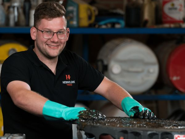 Hesselink Trucks B.V. - Bedrijfswagens IVECO - versnellingsbak: manuele, airconditioner undefined: afbeelding 3