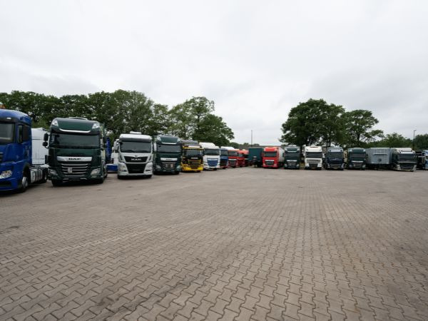 Hesselink Trucks B.V. - Bedrijfswagens IVECO - versnellingsbak: manuele, airconditioner undefined: afbeelding 5