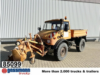 Gemeentelijke machine/ Speciaal UNIMOG