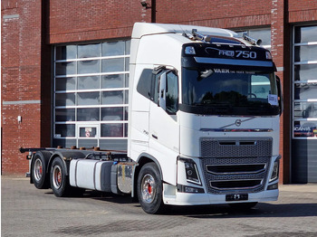 Containertransporter/ Wissellaadbak vrachtwagen VOLVO FH16 750