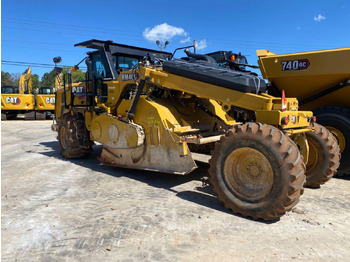 Bodemstabliseerder CATERPILLAR