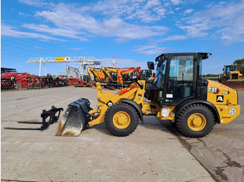 Wiellader CATERPILLAR 906