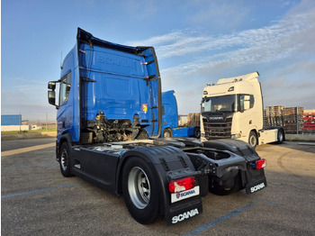 Trekker Scania R 450: afbeelding 2 Trekker Scania R 450: afbeelding 2