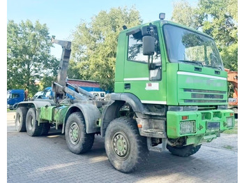 Haakarmsysteem vrachtwagen