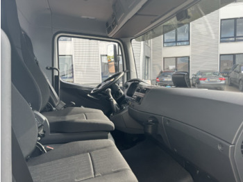 Interieur foto 2: Kipper vrachtwagen Mercedes-Benz Atego 818/23 K 4x2 Atego 818/23 K 4x2, 2x AHK, Meiller-Kipper, mehrfach Vorhanden! Interieur foto 2: Kipper vrachtwagen Mercedes-Benz Atego 818/23 K 4x2 Atego 818/23 K 4x2, 2x AHK, Meiller-Kipper, mehrfach Vorhanden!