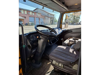 Interieur foto 1: Schuifzeilen vrachtwagen Mercedes-Benz Atego Interieur foto 1: Schuifzeilen vrachtwagen Mercedes-Benz Atego