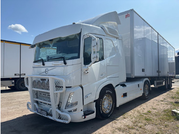 Vrachtwagen VOLVO FM10