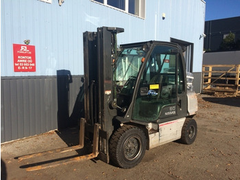 Diesel heftruck NISSAN