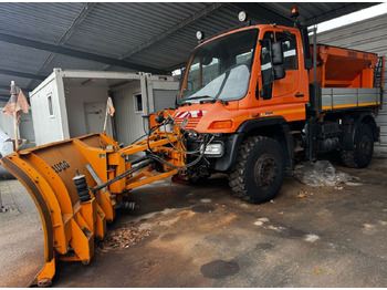 Vrachtwagen UNIMOG U400