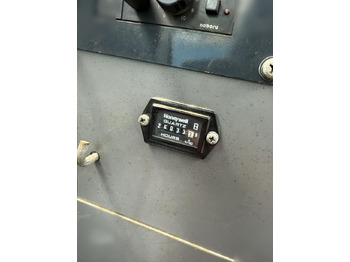 Leasing  2011 KOBELCO CKE900-1F 2011 KOBELCO CKE900-1F: afbeelding 3