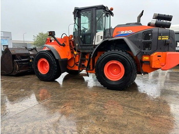 Wiellader HITACHI ZW220