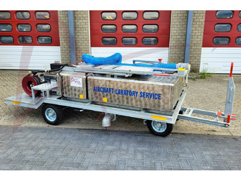 Lavatory service truck