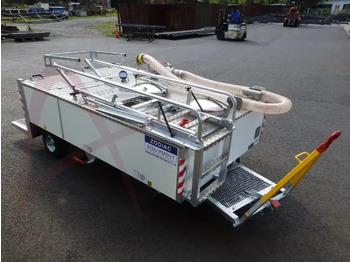 Lavatory service truck
