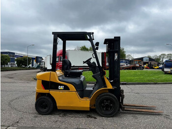 Diesel heftruck CATERPILLAR DP
