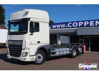 Containertransporter/ Wissellaadbak vrachtwagen DAF XF 106 450