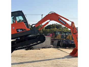 Rupsgraafmachine DOOSAN DX225