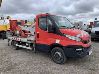 Vrachtwagen hoogwerker IVECO Daily