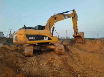 Graafmachine CATERPILLAR 323D