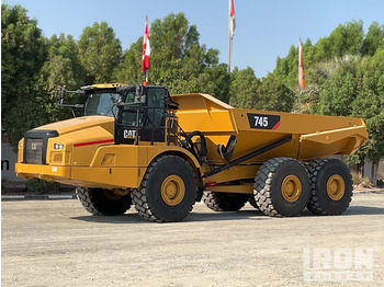 Kiepwagen met knikbesturing CATERPILLAR 745