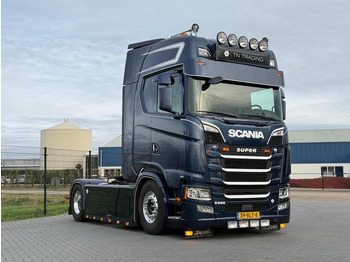 Trekker SCANIA S 520