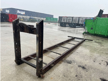 Haakarm container