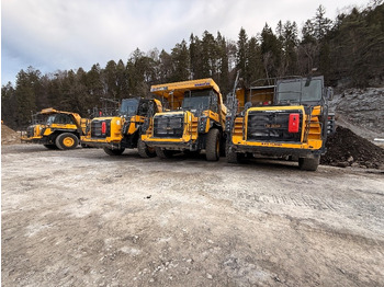 Zelfrijdende kiepwagen KOMATSU HD405