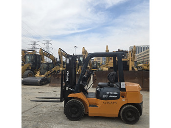 Diesel heftruck Toyota FD30: afbeelding 2 Diesel heftruck Toyota FD30: afbeelding 2