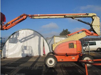 Knikarmhoogwerker JLG 600AJ