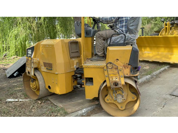 Asfaltwals CATERPILLAR CB24B