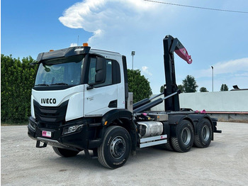 Haakarmsysteem vrachtwagen IVECO Trakker