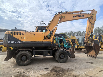 Mobiele graafmachine HYUNDAI R210