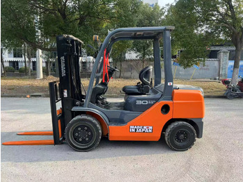Diesel heftruck TOYOTA 3 ton 8F used japan brand diesel forklift: afbeelding 3