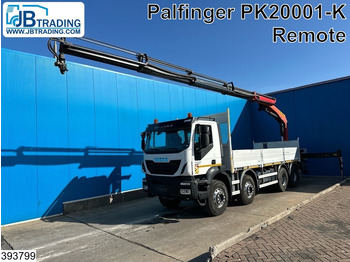 Vrachtwagen met open laadbak IVECO Trakker