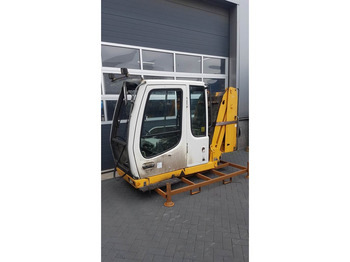 Cabine en interieur LIEBHERR