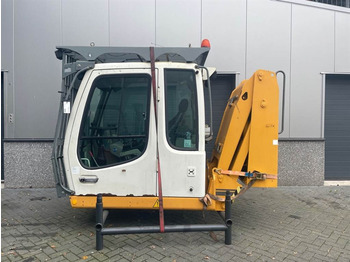 Cabine en interieur LIEBHERR