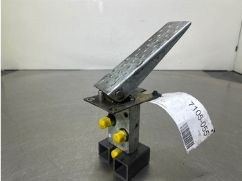 Leasing Terex TW150-Atlas 6049419/6047885-Gas pedal Terex TW150-Atlas 6049419/6047885-Gas pedal: afbeelding 5 Leasing Terex TW150-Atlas 6049419/6047885-Gas pedal Terex TW150-Atlas 6049419/6047885-Gas pedal: afbeelding 5