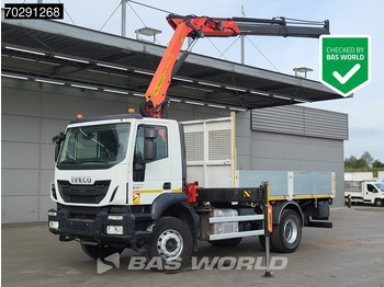 Vrachtwagen met open laadbak IVECO Trakker
