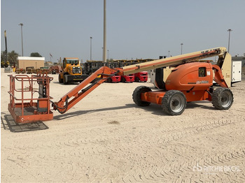 Knikarmhoogwerker JLG 600AJ